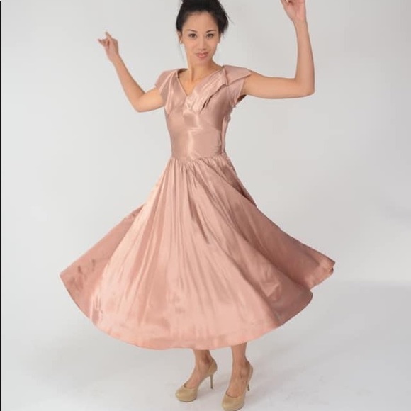 Vintage 1940s Dusty Pink Gown - Picture 3 of 11